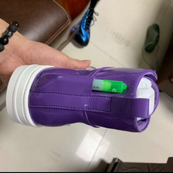 Shoes you can draw on and erase - Picture 2 of 4